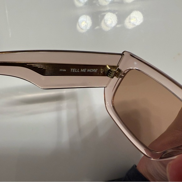 QUAY Tell Me More Sunglasses - Picture 9 of 9